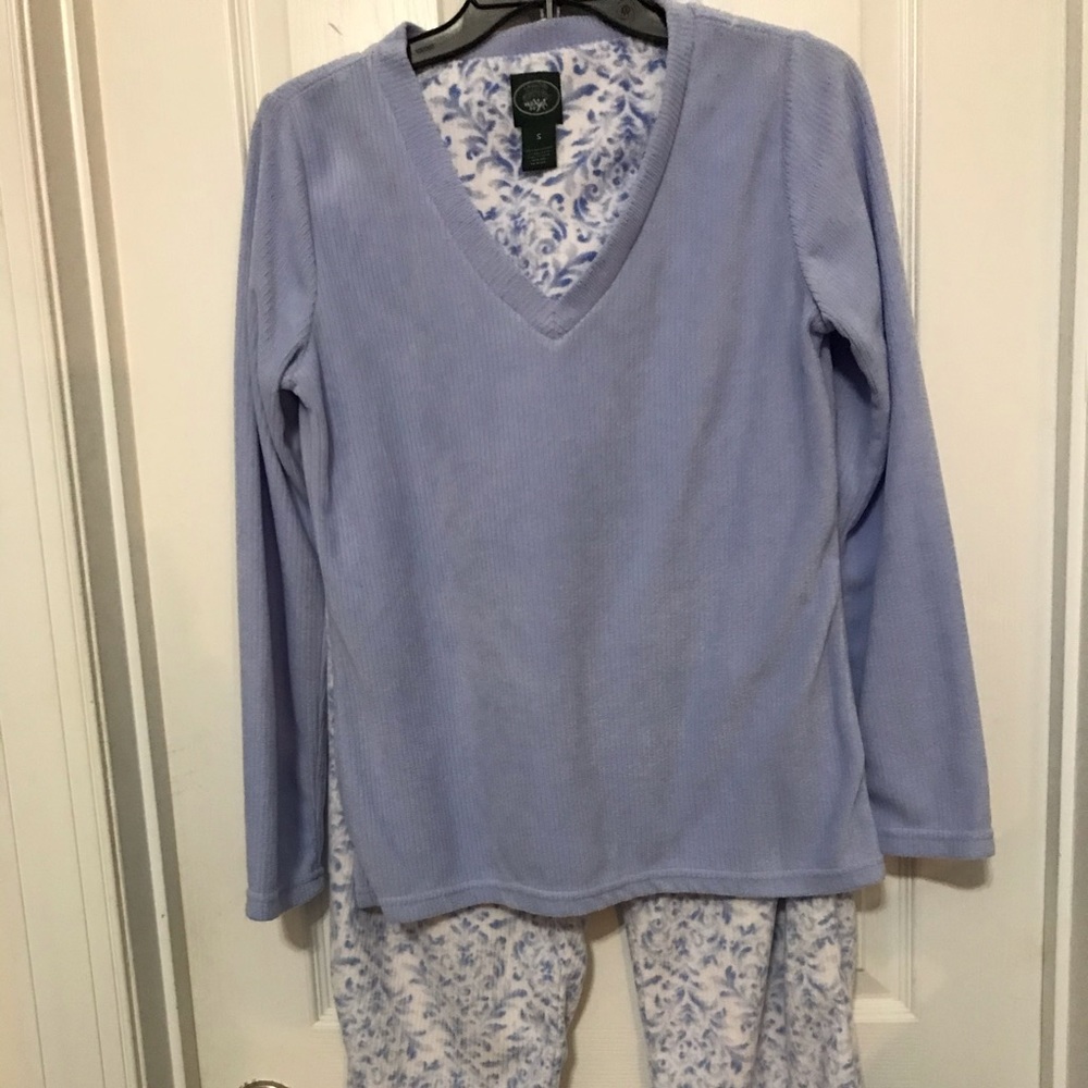 Laura Ashley 2 piece comfy pajama set with drawstring waist. Size Small